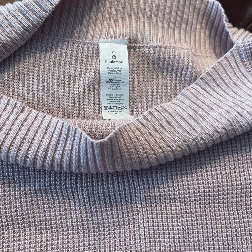 Lululemon Sweater Size OS.